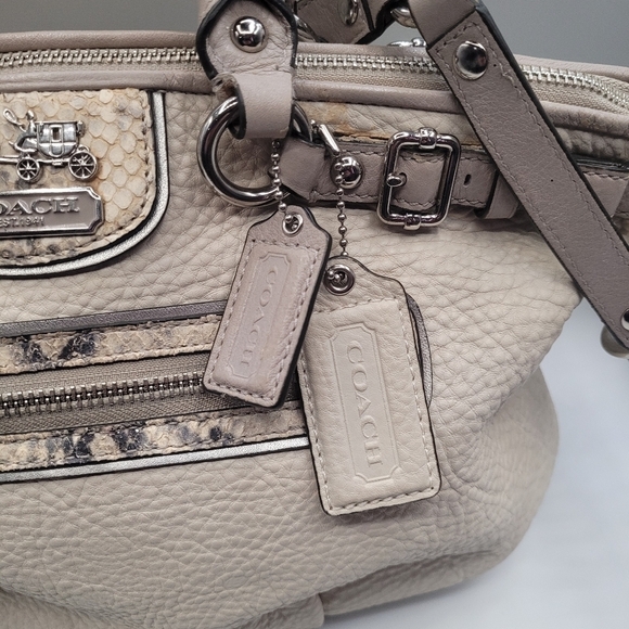 Coach signature leather handbag with hang tags - Picture 6 of 14